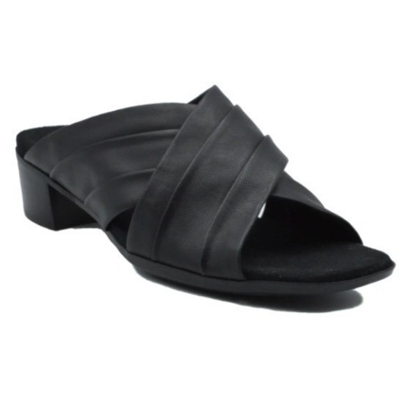 Munro Shoes - MUNRO | Black Leather Open Toe Twisted Kitten Slide Mules, 7.5W (L), 7.5M (R)